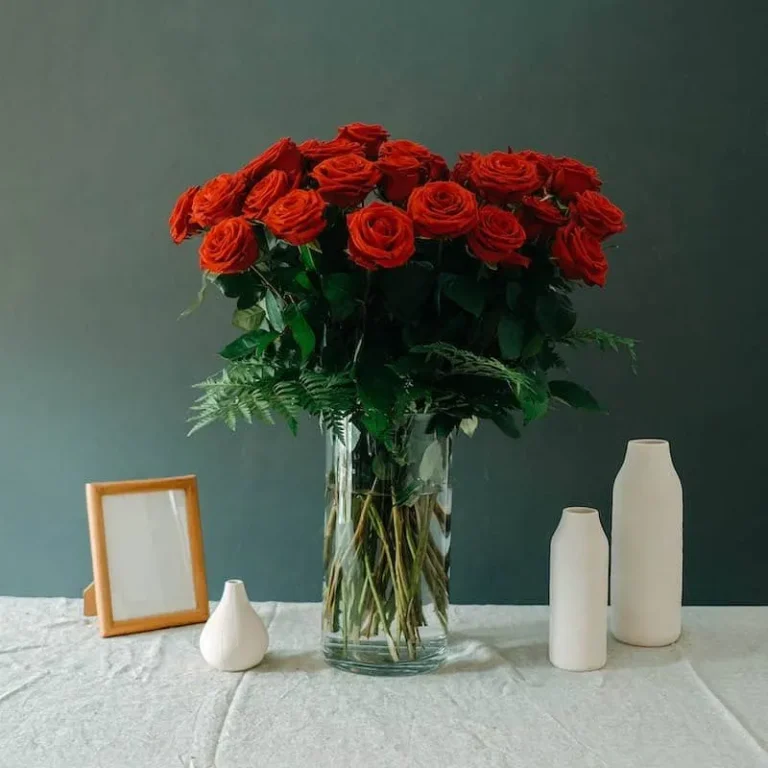 Crimson Grandeur Vase Amman | WowWard Flower & Gift Delivery