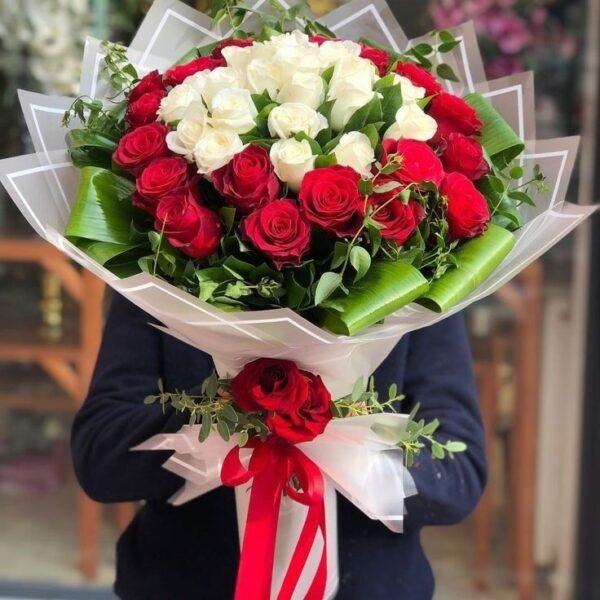 8 Red & White Rose Harmony Bouquet Amman | WowWard Flower & Gift Delivery