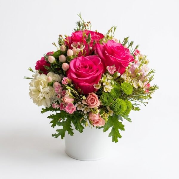 Pink Roses and Flowers with Baby's Breath Box باقة ورد جوري وردي وأزهار: ورود فوشية وزهور الشمع في وعاء أبيض
